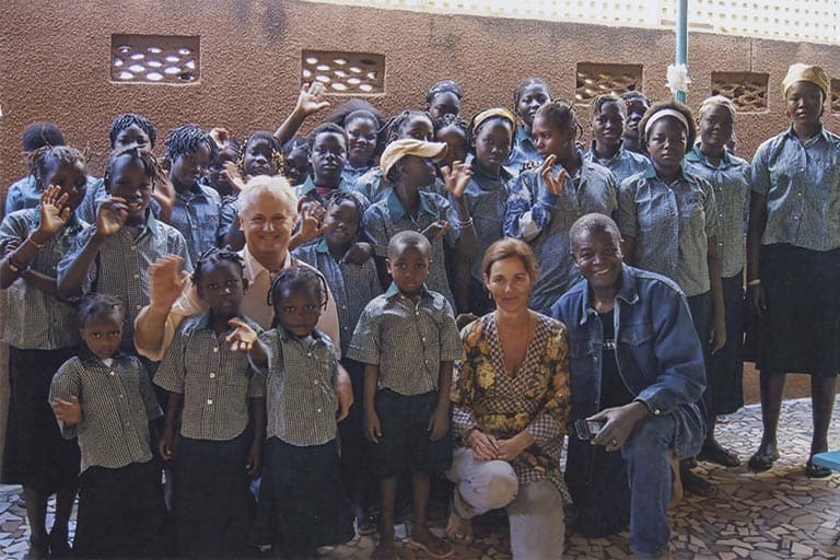 G. Wolpmann bei einem sozialen Projekt in Afrika